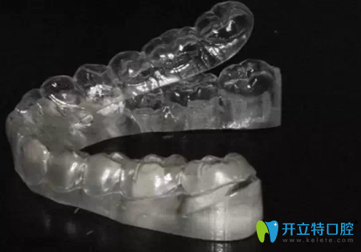 新桥口腔3D数码隐形矫正再打印出一系列塑料牙套