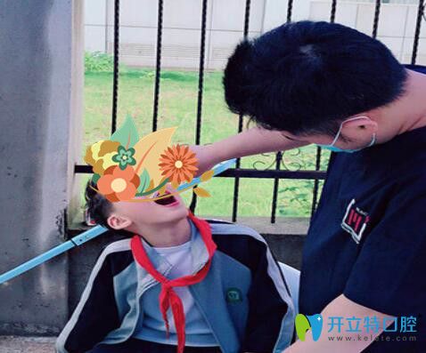 南昌维乐口腔郑韵哲医生在义诊中