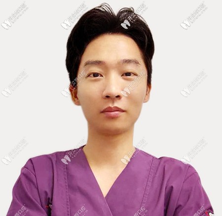 三亚微笑口腔杨哲