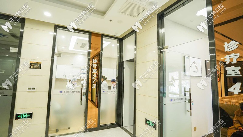 所有的诊室都是满满当当的 所有的诊室都是满满当当的