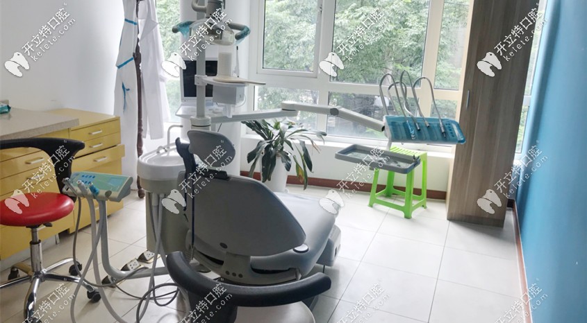 上海名范齿科的独立诊室及牙椅