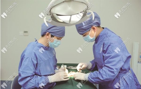 关呈超院长的种植手术过程图