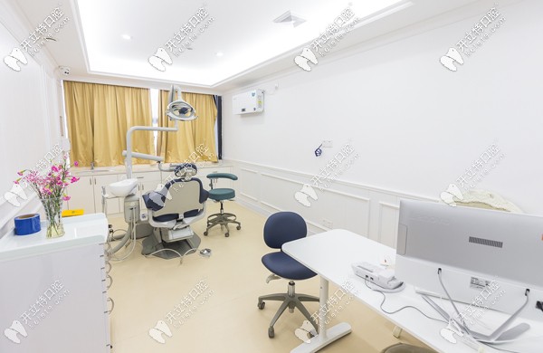 柏德口腔门店内的候诊区和治疗区划分分明
