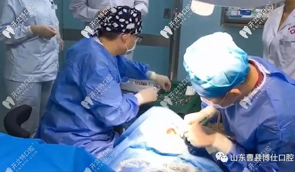 做全口即刻种植牙手术现场 做全口即刻种植牙手术现场