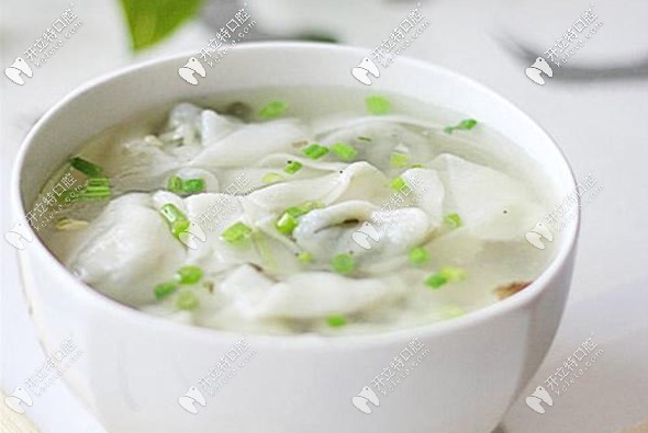 戴着隐形牙套可以吃温凉软烂的食物 戴着隐形牙套可以吃温凉软烂的食物