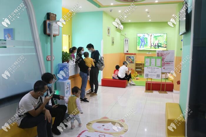 仁爱口腔儿童诊室
