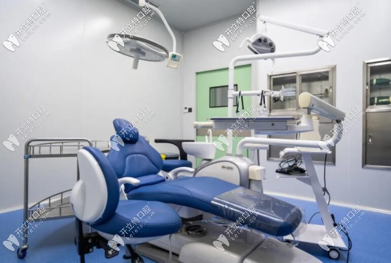 来张放大的牙椅，满满的高科技感