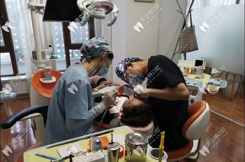 赛弗口腔:王明辉医生就诊中 赛弗口腔:王明辉医生就诊中