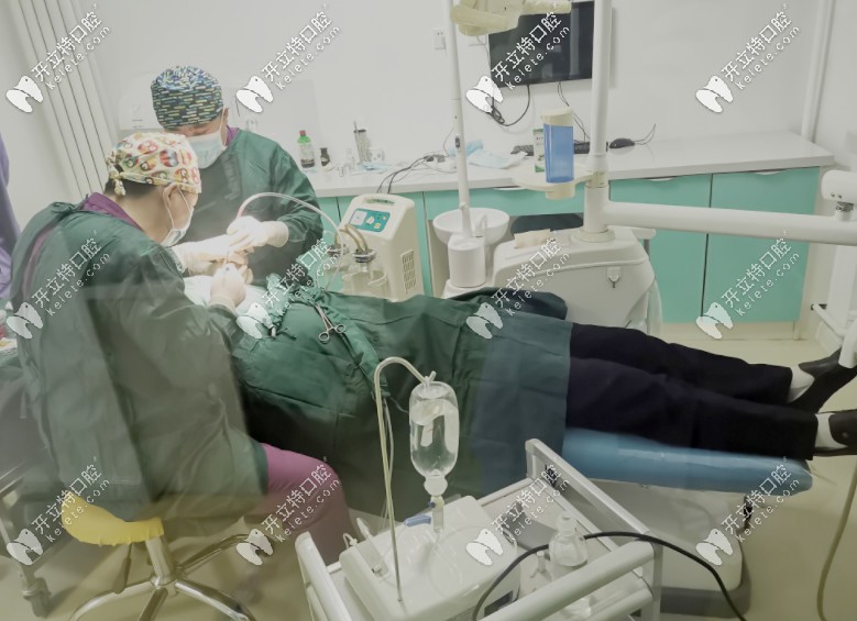 美中口腔的种植牙手术过程