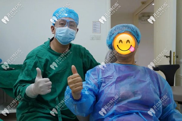 65岁的王阿姨在柏德口腔种植牙齿