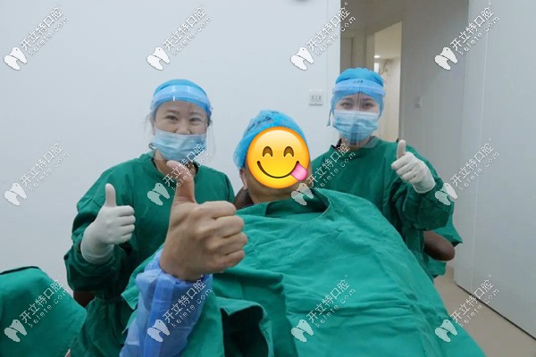 63岁的陈叔叔为柏德口腔和医生点赞