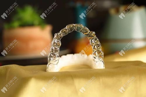 隐形牙套外观示意图 隐形牙套外观示意图